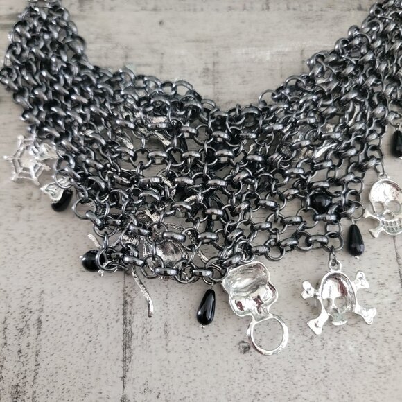 Natasha Skull Spider Mesh Necklace - Picture 14 of 14